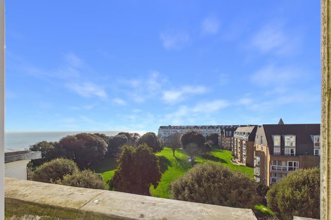 Flat 6, 7, Clifton Gardens, Kent photo 2