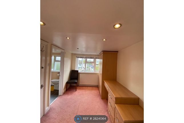 Southbury Avenue, Enfield, London photo 3