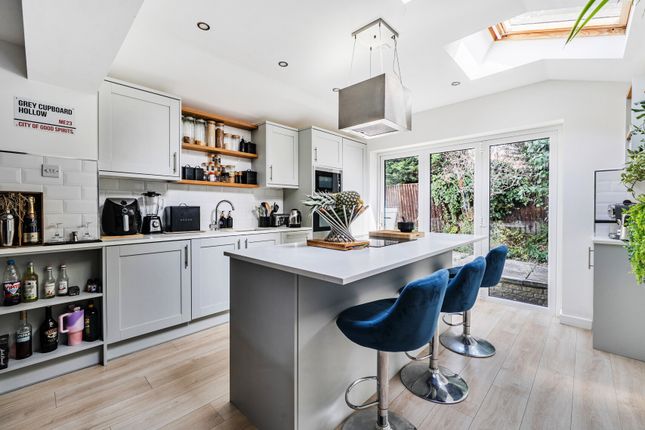 6, Meadow Lea, Cheltenham photo 2