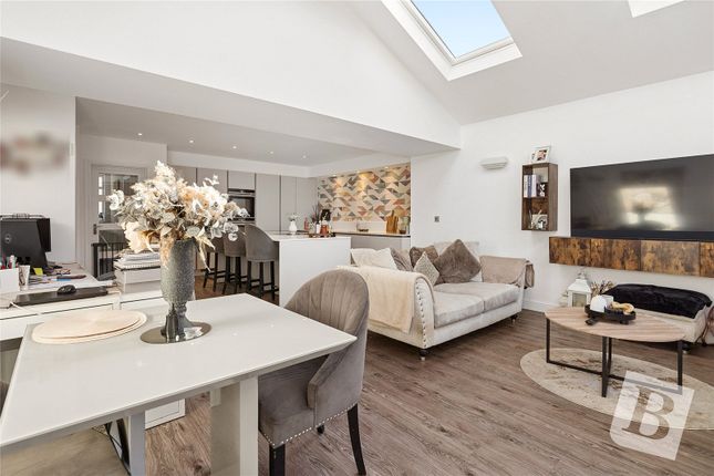 Chester Avenue, Upminster photo 4