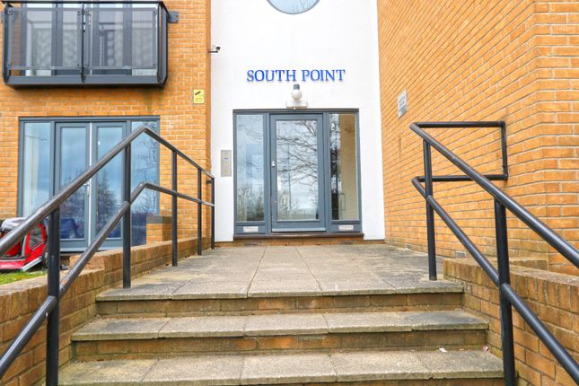 Flat for sale in South Point, Westcliff-On-Sea, Essex