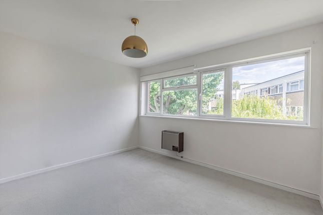Flat 5, Denny House, Belgrade Road, Hampton photo 3