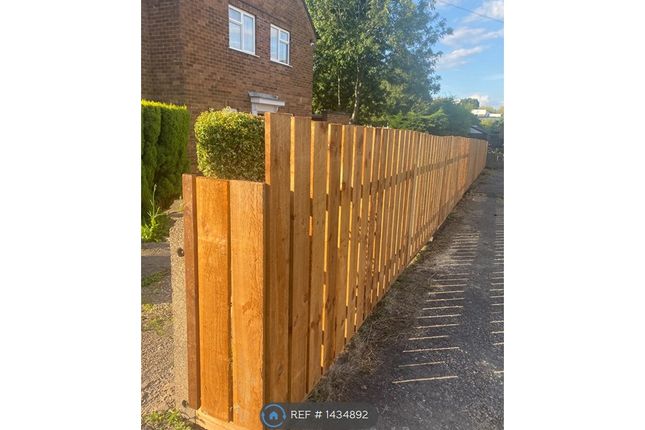 Fernwood Crescent, Nottingham photo 4