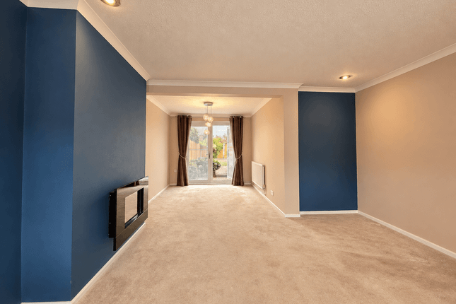 14 Sawtry Close, Luton photo 4