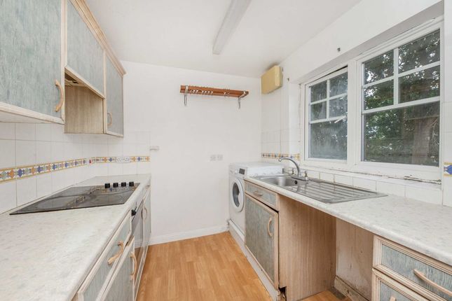 Flat for sale in Avondale Gardens, Hounslow