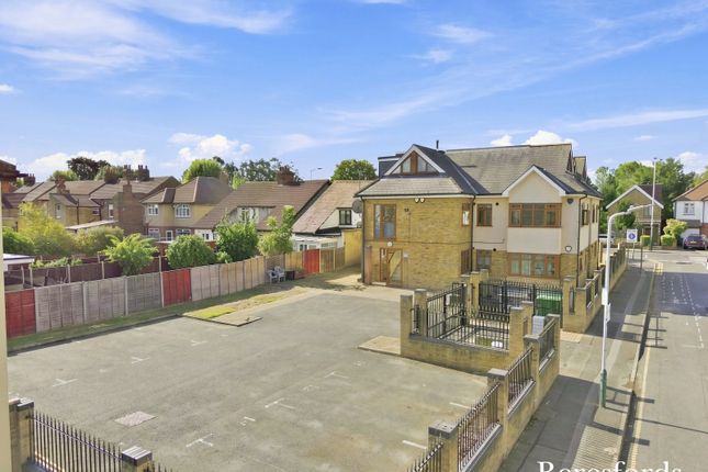 2, Kelly Jay Court, Romford photo 2