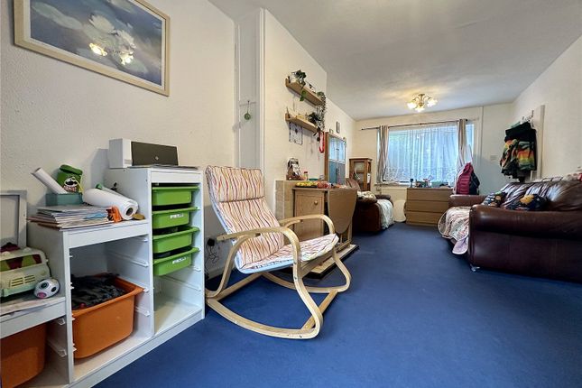 27, Hayes Grove, West Midlands photo 3