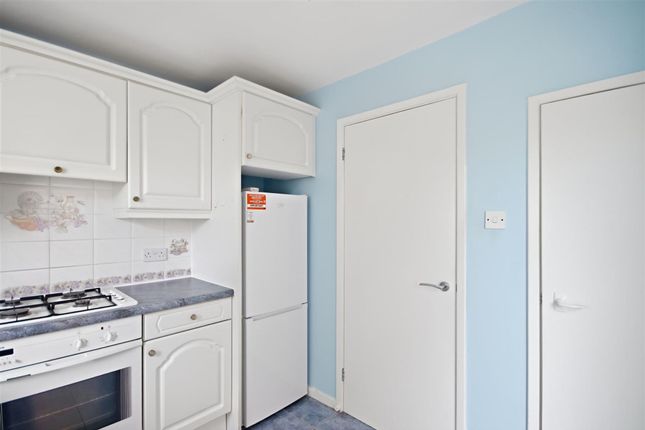 8 Heather Close, Chesterfield photo 4