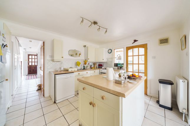 36, Claydon Road, Woking photo 4
