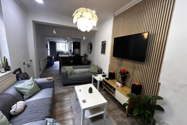 26, Mackintosh Place, Cardiff photo 2