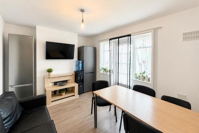 13, The Greenway, Hounslow photo 4