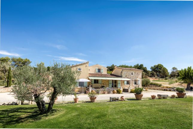 Property for sale in Bonnieux, Vaucluse, Provence-Alpes-Côte d`Azur, France
