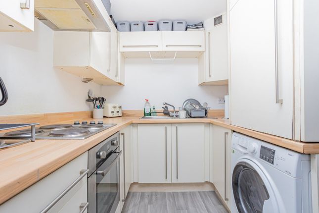 Flat 11, Trinity Court 50-51,, Trinity Square, Kent photo 3
