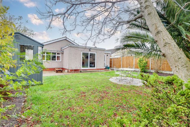 19, Meadway, Canvey Island photo 2