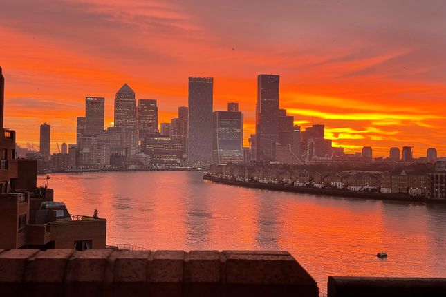 2-bed flat on The Highway, London, £800,000
