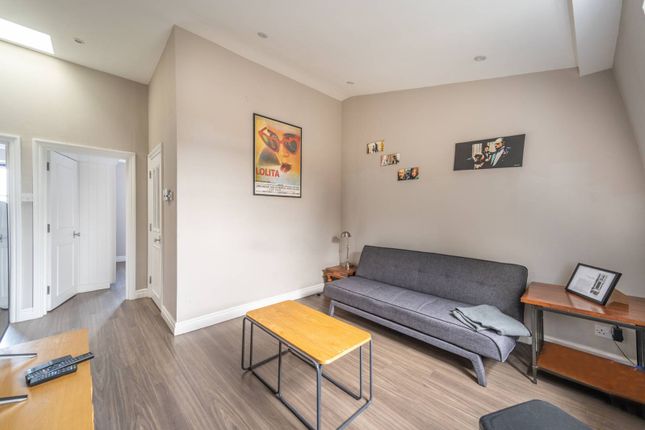 Flat to rent in Ladbroke Grove, North Kensington, London