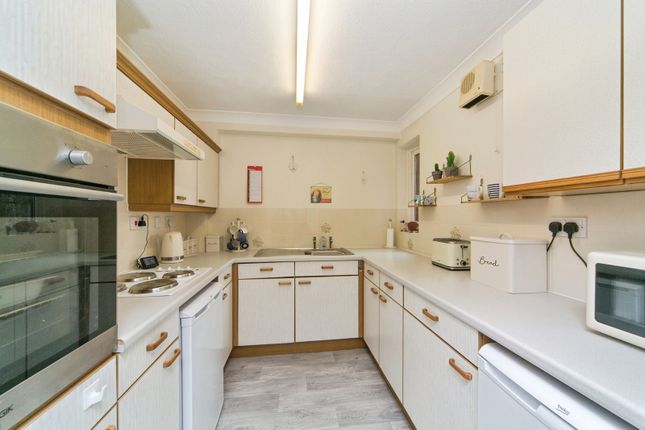 Flat 14 Cwrt Bryn Coed,, Coed Pella Road, Conwy photo 3