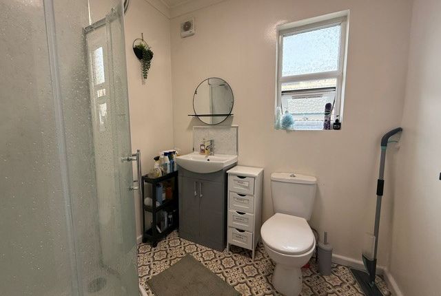 Room 3, Chatham photo 2