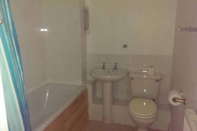 Flat 5 Albion Court, Castor Road, Brixham photo 5