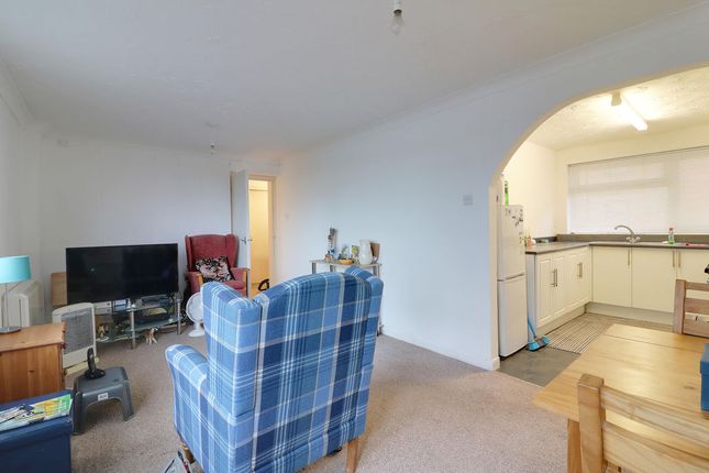 2 Annes Court, 11, Sea Front, Hayling Island photo 4