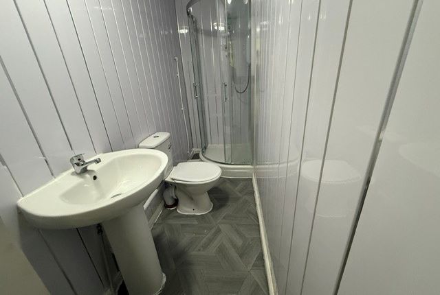 Room 2, Crewe photo 4