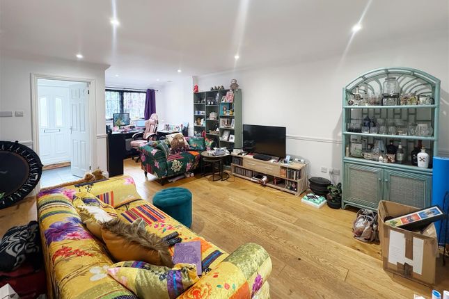 11, Douglas Close, Arundel photo 4
