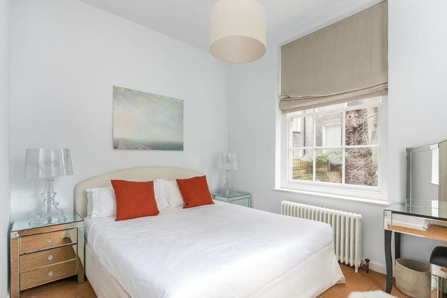 Flat to rent in Craven Hill, London