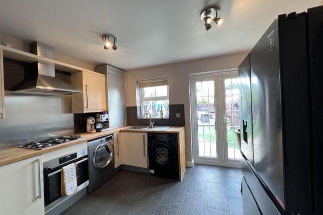 Town house for sale in Printers Drive, Carrbrook, Stalybridge