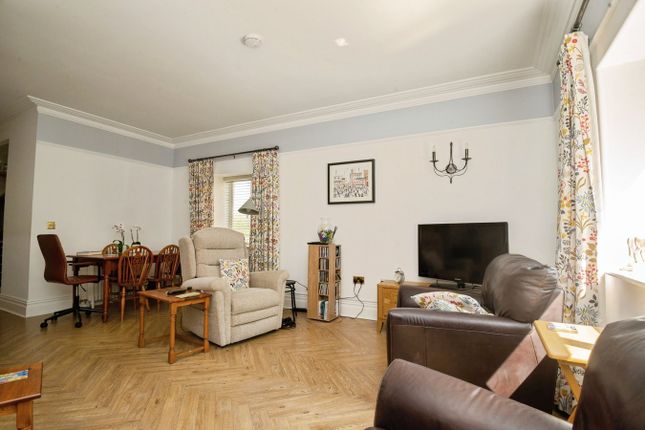 13, The Manor, Pontyclun photo 4