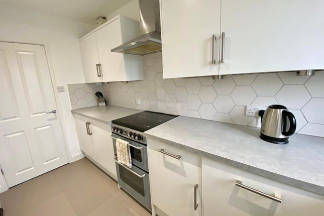 Flat to rent in Kerry Garth, Horsforth, Leeds