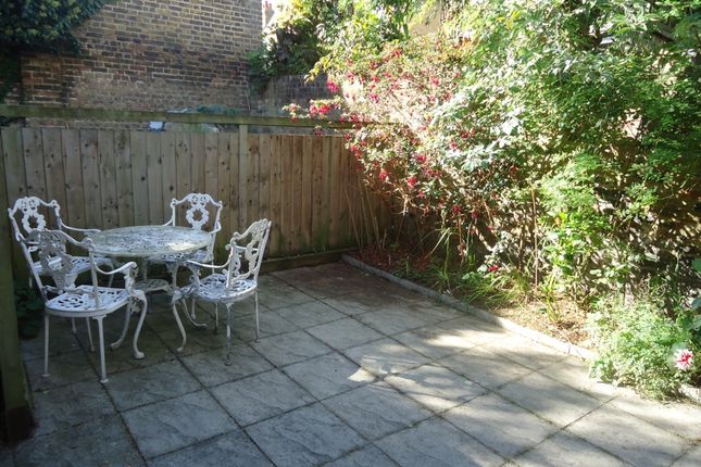Flat to rent in Garden Flat, Prospero Road, Whitehall Park