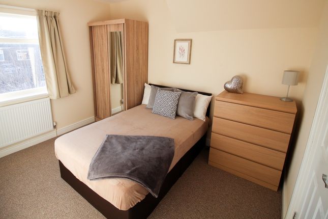 Room to rent in Samuel Street, Balby