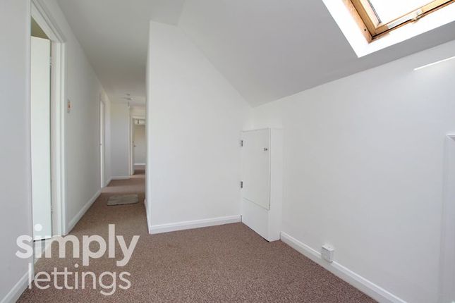 Flat to rent in Thompson Road, Brighton