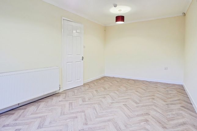 79, Muirfield Gardens, West Midlands photo 4
