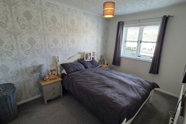 Compton Close, Taunton photo 5