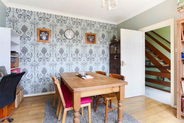 Flat for sale in Park Road, Cheam, Sutton