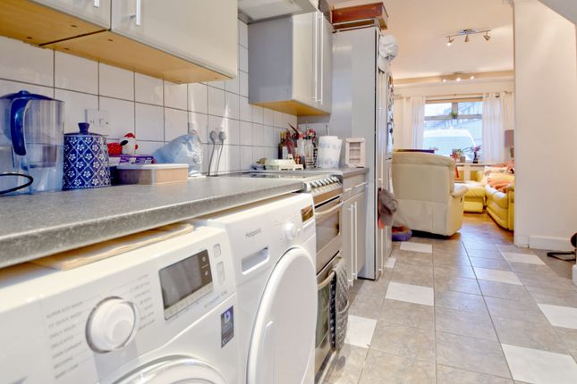 Flat for sale in Brunswick Park Road, New Southgate, London