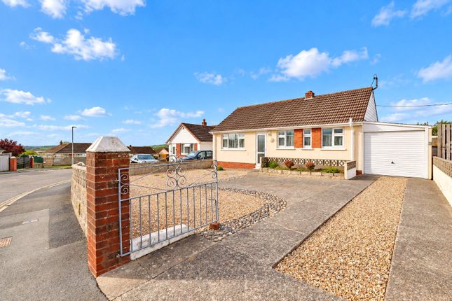 3-bed bungalow on 2, Chanters Hill, Devon, £270,000