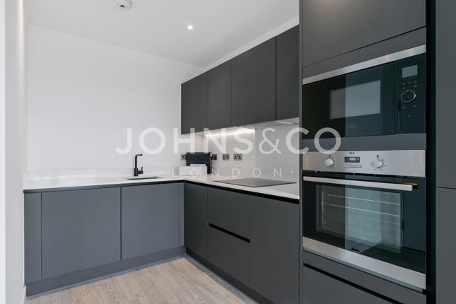 Flat 57 Jargonelle House, 17 Pavana Square, Brentford photo 3