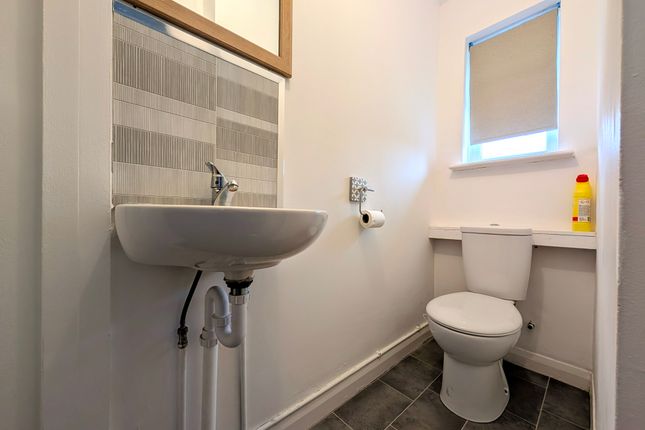 34, PONTYPRIDD photo 3