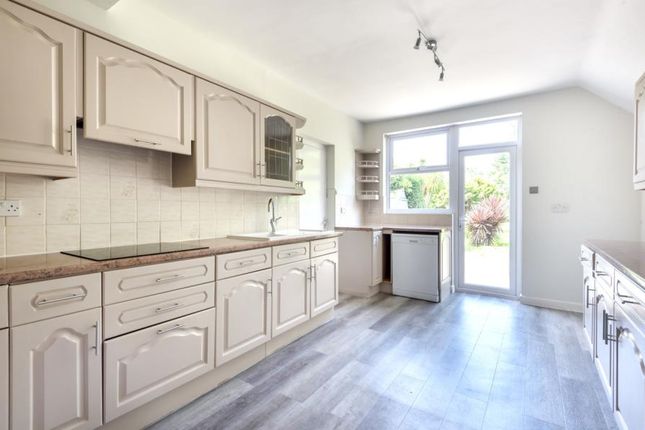 81, Hill Road, Pinner photo 3