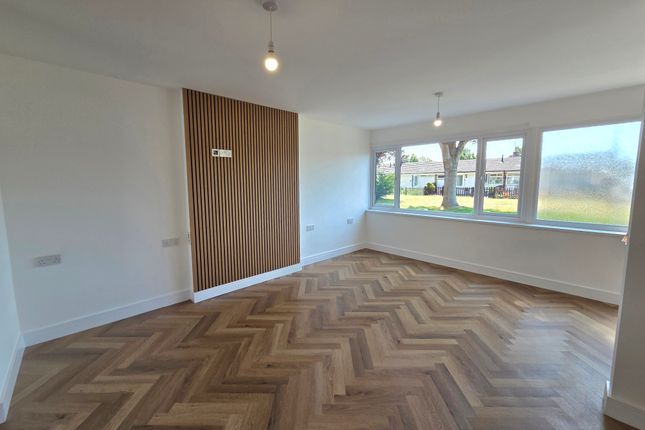 14, Lawn Close, GOSPORT photo 4