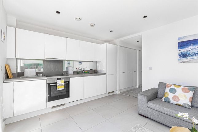 Apartment 509, Cordage House, 15, Cobblestone Square, London photo 3