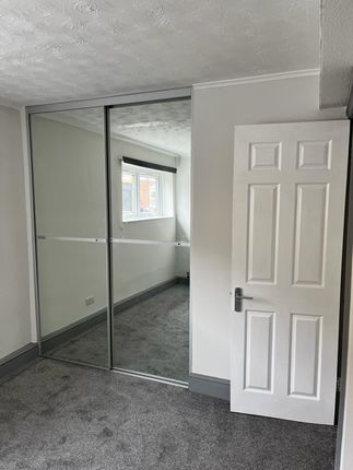 Flat to rent in Lawrence Road, Southsea