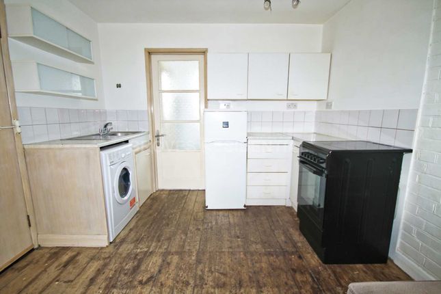 Flat to rent in Blagdon Road, New Malden