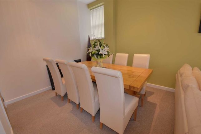 2 Bed Flat For In High Street - United Carpets And Beds Crossgates Leeds 2 Bed Flat For In High Street - United Carpets And Beds Crossgates Leeds