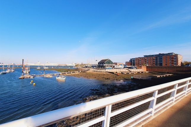 45 Galleon Place - SILVER SUB,, Weevil Lane, Gosport photo 3