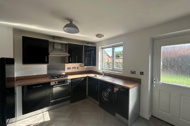 15, Kingwood Close, Barnsley photo 2