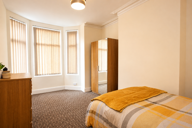 9 Carlton Road, Salford photo 2