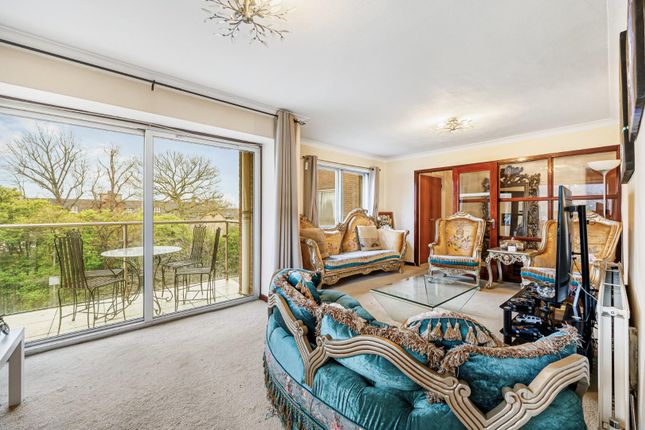 10, Minster Court, London photo 2